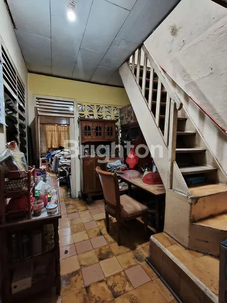 image RUMAH TUA STRATEGIS DI TANAH SEREAL. PERLU RENOV. BANGUNAN 1,5 LANTAI (5)