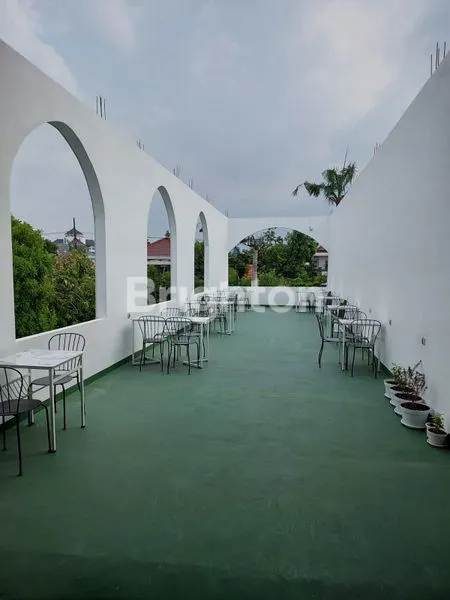 image BANGUNAN HOOK LUAS 600M² DI JL KARTINI (3)