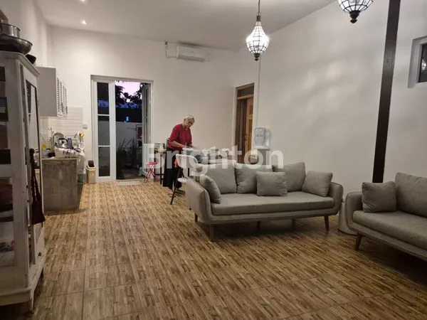 image RUMAH 2 LANTAI LOKASI STRATEGIS DI SANUR (2)