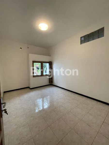 image RUMAH DIJUAL 2 LANTAI DI LOKASI STRATEGIS DI KOTA SEMARANG (4)