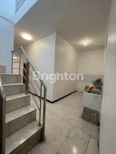 image RUMAH DIJUAL 2 LANTAI DI LOKASI STRATEGIS DI KOTA SEMARANG (2)