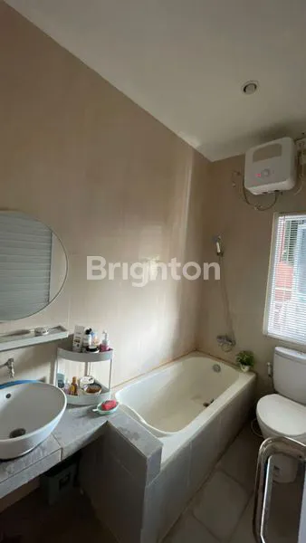 image RUMAH 2 LANTAI DNGN KOLAM RENANG DI KESIMAN (3)