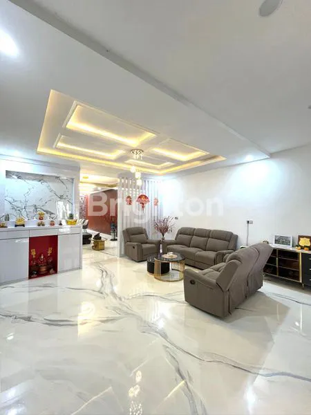 image TURUN HARGA DIJUAL CEPAT KOMPLEK BEBAS BANJIR VILLA MEWAH SIAP HUNI FULL PERABOT & BANGUNAN BARU KOMPLEK MALIBU MEDAN POLONIA (1)