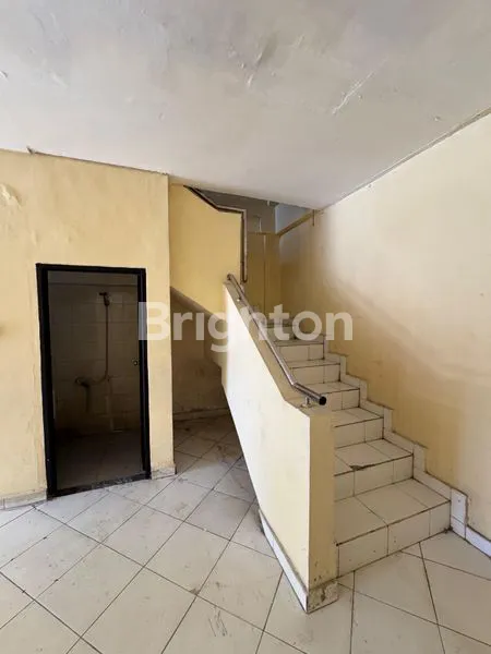 image RUKO 3 LANTAI SIAP PAKAI,BANGUNAN TERAWAT TERLETAK DIKAWASAN BISNIS BERKEMBANG JL.GUNUNG AGUNG DENPASAR BARAT (6)