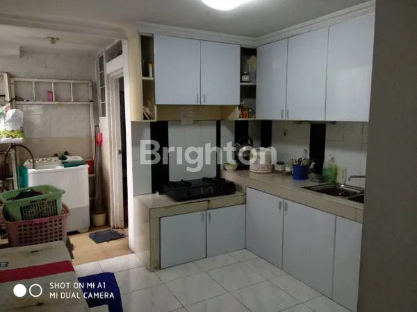 image PELUANG USAHA! KOST EKSKLUSIF 12 KAMAR, BANGUNAN 2,5 LANTAI – LUAS 209 M!! (3)