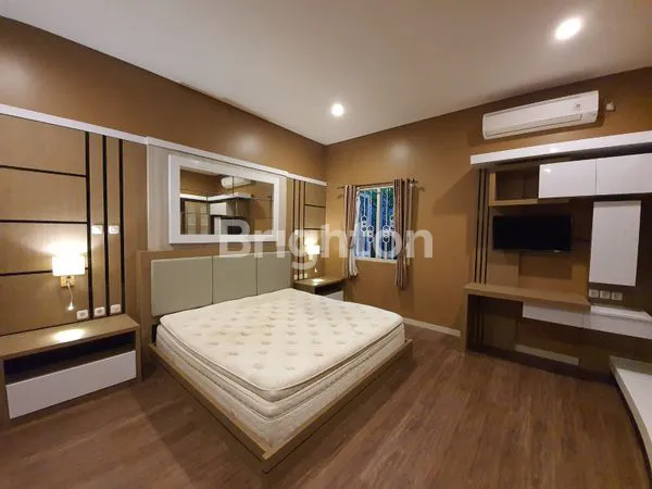 image RUMAH MEWAH KOTA SOLO (3)