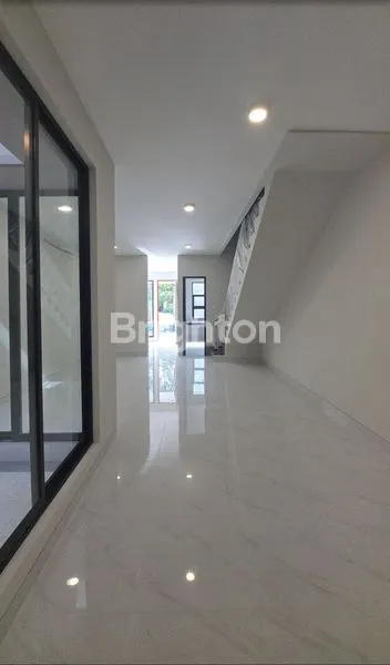 image RUMAH BARU GRESS SIAP HUNI MINIMALIS MODERN BARUK UTARA RUNGKUT MERR UPN 15 MENIT KE GALAXI MALL 10 MENIT KE BANDARA (5)