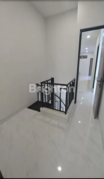 image RUMAH BARU GRESS SIAP HUNI MINIMALIS MODERN BARUK UTARA RUNGKUT MERR UPN 15 MENIT KE GALAXI MALL 10 MENIT KE BANDARA (6)