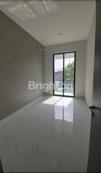 image RUMAH BARU GRESS SIAP HUNI MINIMALIS MODERN BARUK UTARA RUNGKUT MERR UPN 15 MENIT KE GALAXI MALL 10 MENIT KE BANDARA (2)