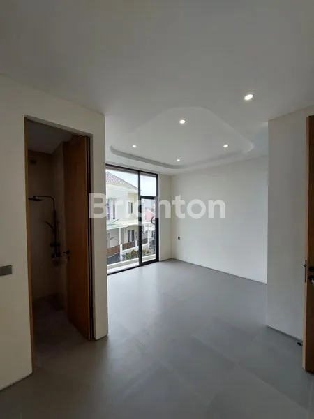 image RUMAH BARU 2 LANTAI KLAMPIS SEMOLO, SURABAYA TIMUR.  STRATEGIS DEKAT RAYA MERR DHARMAHUSADA INDAH - KERTAJAYA INDAH - HOKKY BUAH SUPERMARKET - GALAXY MALL - KAMPUS ITS - KAMPUS UNAIR - MANYAR KERTOARJO - KLAMPIS JAYA, DLL. (5)