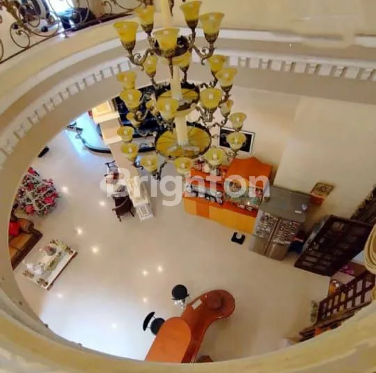 image DIJUAL RUMAH MEWAH FULL FURNISH PREMIUM ARAYA MAIN ROAD KAVLING HOOK STRATEGIS  (3)