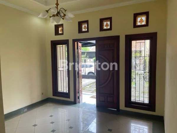 image RUMAH 2 LANTAI RUNGKUT ASRI LOKASI STRATEGIS DI SURABAYA (3)