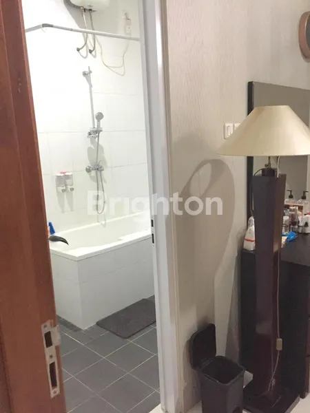 image RUMAH LOKASI PREMIUM JAKSEL DEKAT PONDOK INDAH, DENGAN SWIMMING POOL, DENGAN AFFORDABLE PRICE RP 2,5 MILYAR (8)