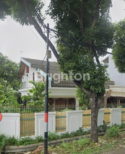 image RUMAH BESAR POJOK  TERAWAT DURENSAWIT  (3)