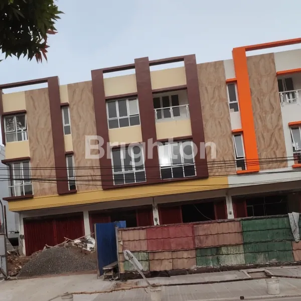 image RUKO 3 LANTAI DISEWAKAN – LOKASI STRATEGIS DI PINGGIR JALAN, SEBELAH MALL!\N (1)