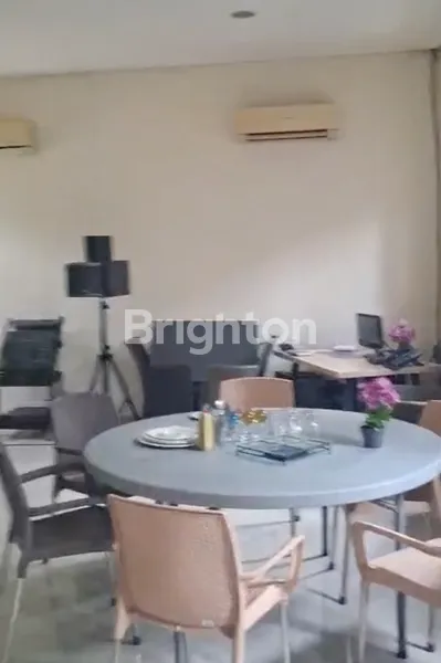 image INVESTASI STRATEGIS! SEMI GEDUNG 444 M² MULTIPURPOSE  – COCOK KLINIK / CAFé / KANTOR, KEBAYORAN BARU (2)
