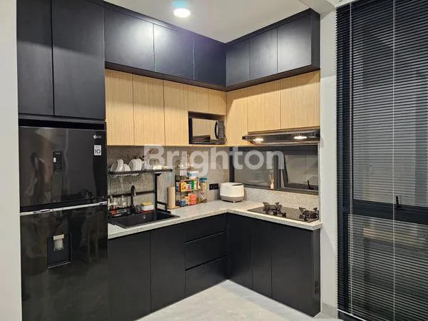 image RUMAH MEWAH 3 LANTAI FULL FURNISHED DI BSD (7)