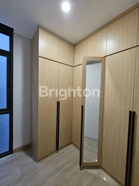 image RUMAH MEWAH 3 LANTAI FULL FURNISHED DI BSD (3)