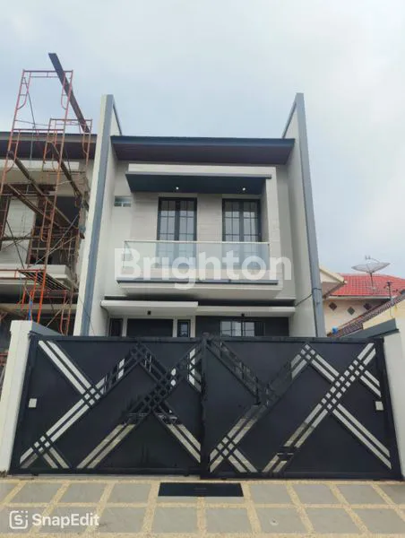 image RUMAH BARU 2 LANTAI LT 120 DI MANYAR KERTOADI (1)