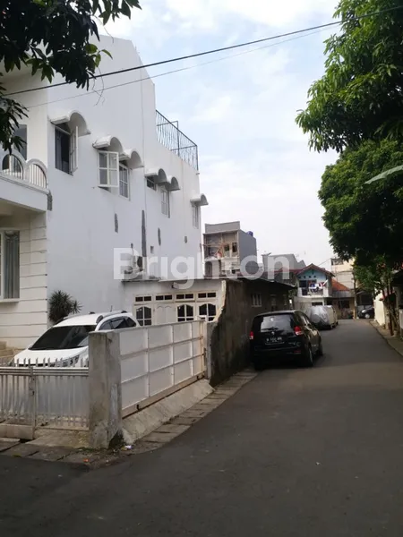 image RUMAH MEGAH BERKONSEP KLASIK DI TEBET JAKARTA SELATAN (2)