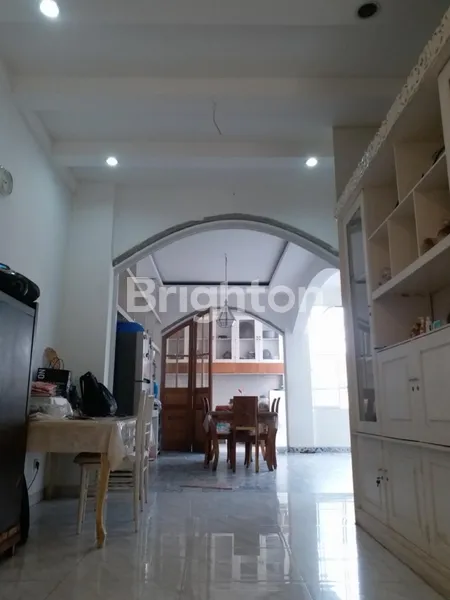 image RUMAH MEGAH BERKONSEP KLASIK DI TEBET JAKARTA SELATAN (5)