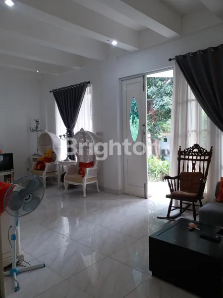 image RUMAH MEGAH BERKONSEP KLASIK DI TEBET JAKARTA SELATAN (6)