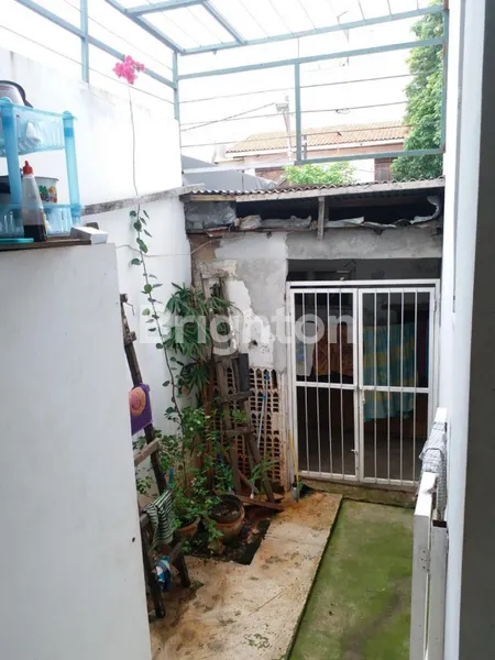 image RUMAH MEGAH BERKONSEP KLASIK DI TEBET JAKARTA SELATAN (7)