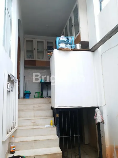 image RUMAH MEGAH BERKONSEP KLASIK DI TEBET JAKARTA SELATAN (8)