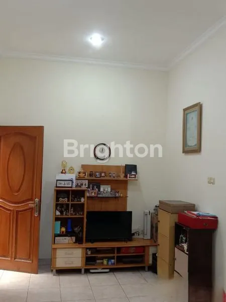 image RUMAH 2½ LANTAI DI KOSAMBI BARU CENGKARENG JAKARTA BARAT  (6)