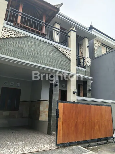 image RUMAH CANTIK 2 LANTAI SIAP HUNI DI JL. GATOT SUBROTO TIMUR GG JEPUN PIPIL DENPASAR – LOKASI STRATEGIS DENGAN HARGA TERJANGKAU! (1)