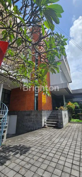 image DIJUAL GEDUNG 4 LANTAI SIAP PAKAI RUANGAN LENGKAP DAN TERTATA RAPI (1)