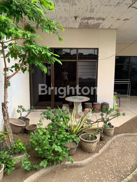 image RUMAH 2 LANTAI CLASIC 715 M² DI KAWATAN SOLO (3)