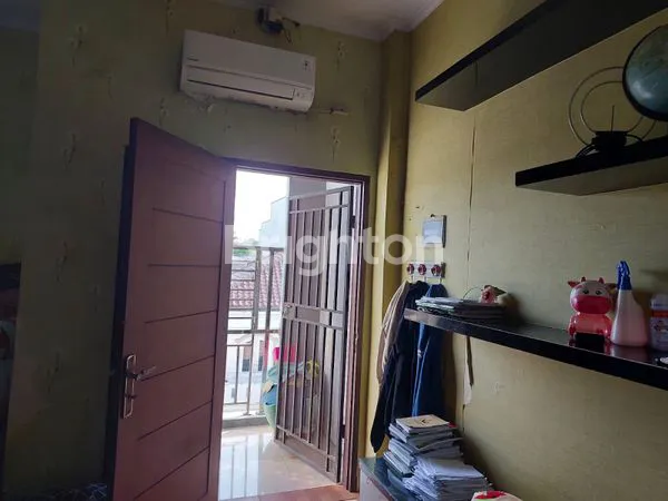image RUMAH JELAMBAR MADYA KAVLING POLRI 4,5 X 18 NON FURNISH 4 LANTAI SHM UTARA (6)