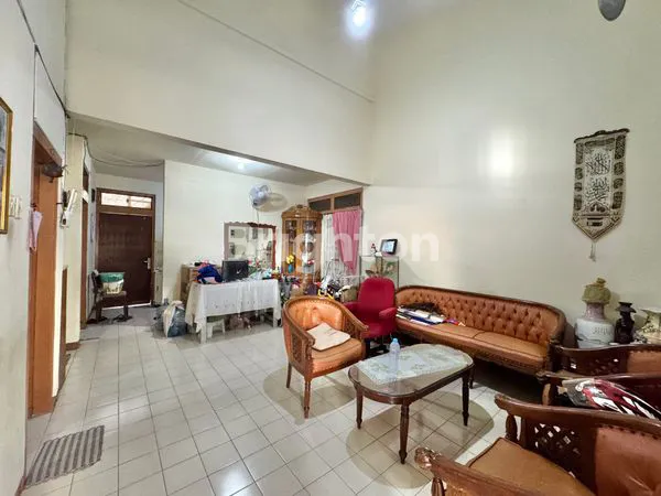 image RUMAH KOST 19 KAMAR LOKASI STRATEGIS BELAKANG MAL CENTRAL PARK DI TANJUNG DUREN (1)