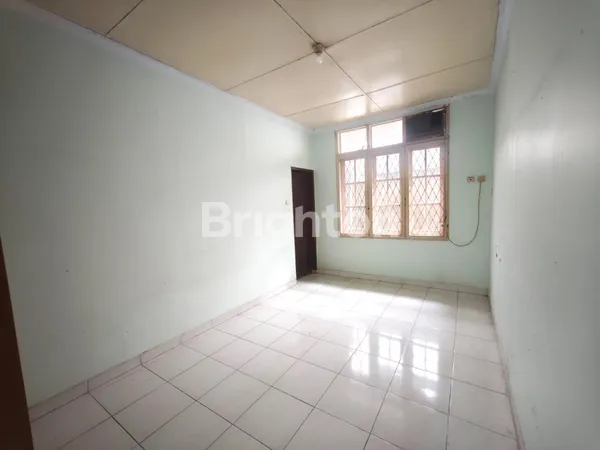 image RUMAH KEMANG JAKSEL HARGA MIRING -  BEBAS BANJIR - 4 MENIT WALKING DISTANCE KE MCDONALD KEMANG SERTA AREA KULINER (6)