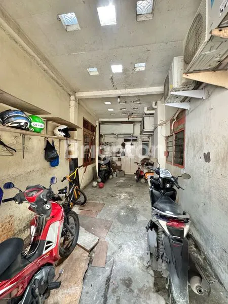 image RUMAH KOST 19 KAMAR LOKASI STRATEGIS BELAKANG MAL CENTRAL PARK DI TANJUNG DUREN (3)