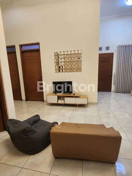 image SOLOBARU, HUNIAN SEWA FULL FURNISHED, DALAM CLUSTER, KONDISI SIAP PAKAI. (2)