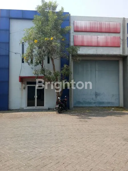 image GUDANG SIAP HUNI, TERAWAT, TERLETAK DI KAWASAN PERGUDANGAN LINGKAR TIMUR (1)