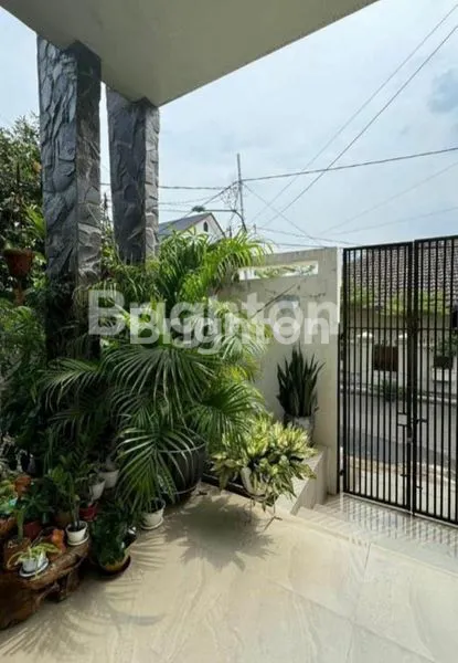 image DIJUAL RUMAH MEWAH 2 LANTAI DIKAWASAN STRATEGIS DAN BISNIS DI PULOMAS JAKARTA TIMUR  (2)
