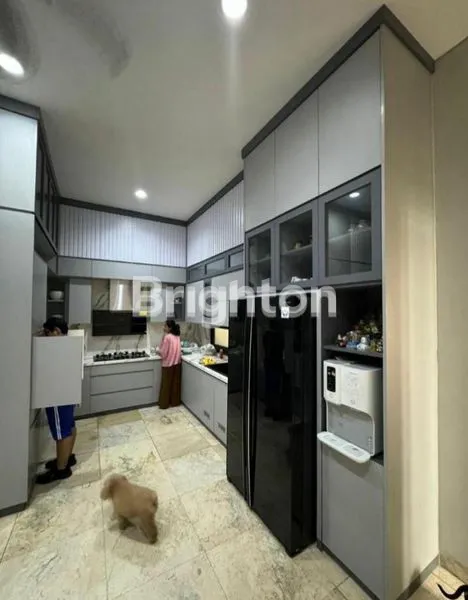 image DIJUAL RUMAH MEWAH 2 LANTAI DIKAWASAN STRATEGIS DAN BISNIS DI PULOMAS JAKARTA TIMUR  (6)