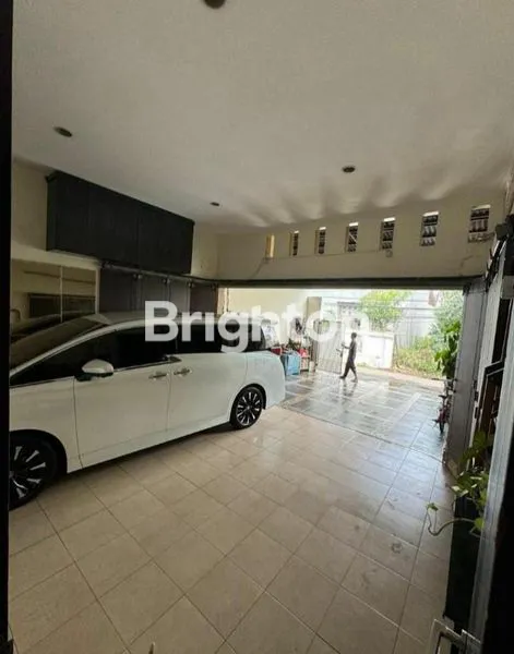 image DIJUAL RUMAH MEWAH 2 LANTAI DIKAWASAN STRATEGIS DAN BISNIS DI PULOMAS JAKARTA TIMUR  (5)