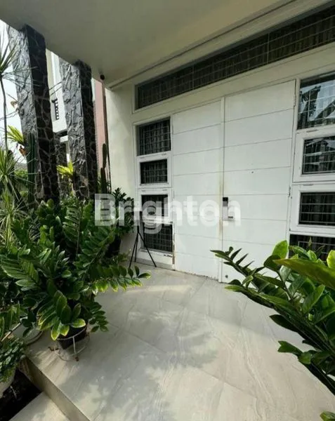 image DIJUAL RUMAH MEWAH 2 LANTAI DIKAWASAN STRATEGIS DAN BISNIS DI PULOMAS JAKARTA TIMUR  (3)