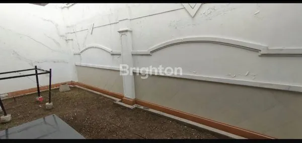 image RUMAH LUAS 250M² LB, HADAP UTARA - MANYAR REJO (3)