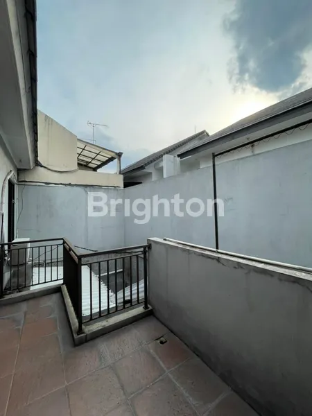 image RUMAH STRATEGIS DEKAT UNIVERSITAS PANCASILA JAGAKARSA JAKARTA SELATAN  (8)