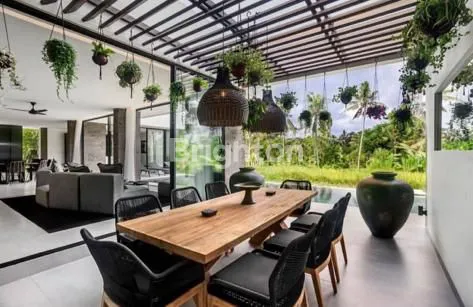 image VILLA LUX BARU DI UBUD DILENGKAPI KOLAM RENANG VIEW SAWAH (3)