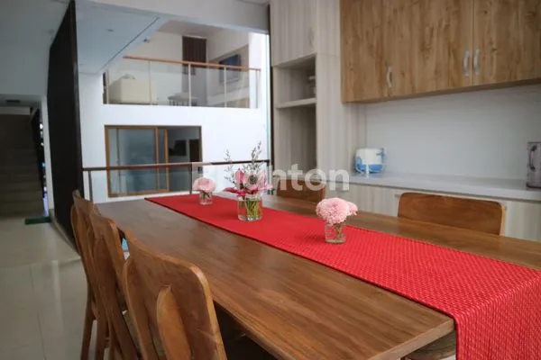 image TOWNHOUSE 2 LANTAI FULL FURNISHED + PRIVATE POOL DI CILANDAK, JAKARTA SELATAN  (4)
