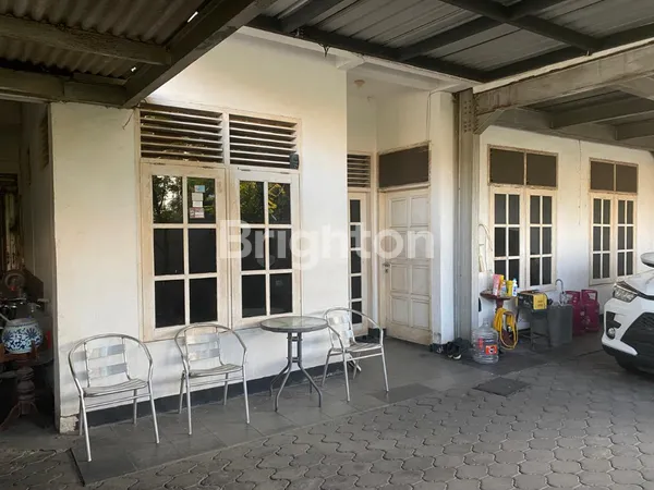 image RUMAH LUAS BONUS LAPANGAN INDOOR BADMINTON WISMA MUKTI (2)