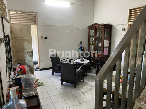 image RUMAH LUAS BONUS LAPANGAN INDOOR BADMINTON WISMA MUKTI (6)