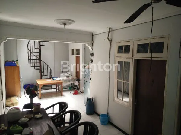 image RUMAH SIAP HUNI DEKAT UNIVERSITAS PETRA (4)