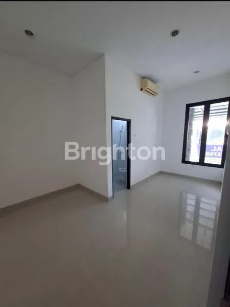 image RUMAH SIAP HUNI MINIMALIS PALM BEACH PAKUWON CITY (5)